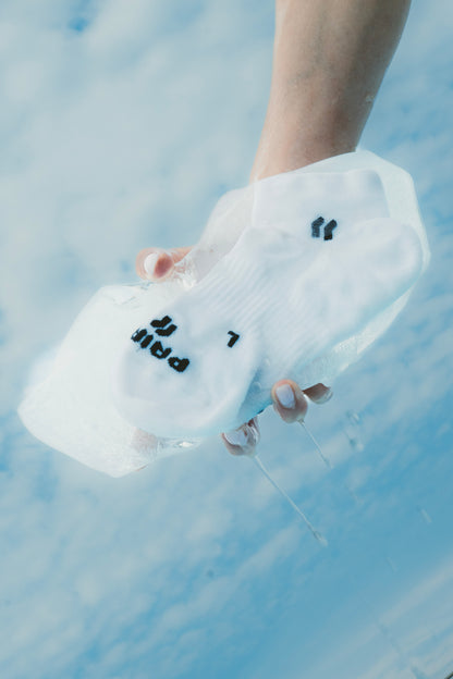 Stride Performance running sock in white, cooling run sock with hexent fabric